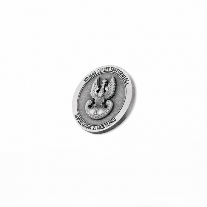 Eine silberfarbene gegossene Münze für das Heer Territorialer Abwehr