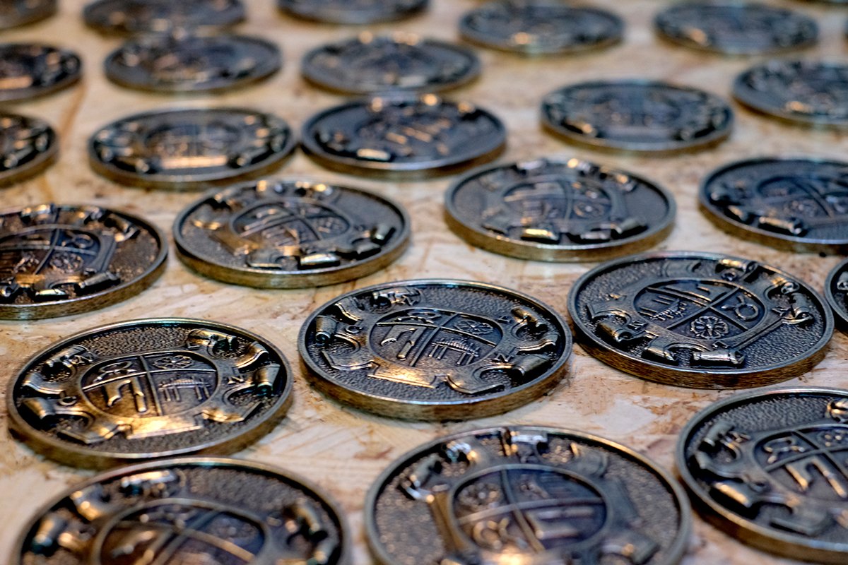 Reihen von individuell gegossenen Gedenkmünzen